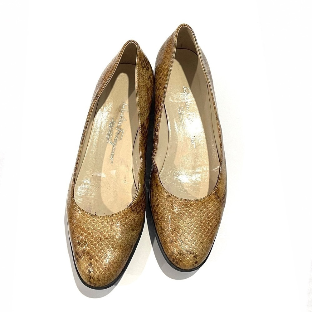 Vintage Ferragamo flat